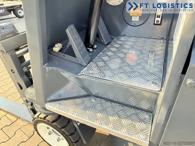 Négyirányú targoncát Combilift CB3000 DIESEL TRIPLEX 4900 POSITIONER