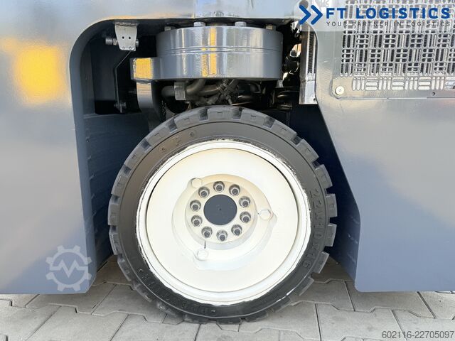 Négyirányú targoncát Combilift CB3000 DIESEL TRIPLEX 4900 POSITIONER
