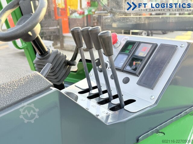 Négyirányú targoncát Combilift CB3000 DIESEL TRIPLEX 4900 POSITIONER
