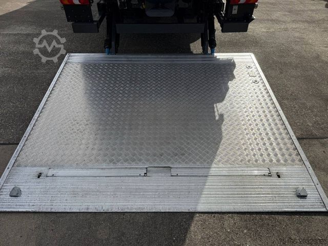 Kamion sa ravnom platformom i ceradom MERCEDES-BENZ ACTROS 1833 L Pritsche/Plane 7,30 m LBW 2.000 kg