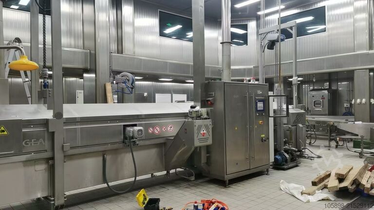 Top specificatie, vrijwel nieuwe lijn voor vormen, paneren en frituren. GEA Complete 600mm forming, coating and frying line
