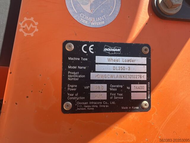 Kolový nakladač Doosan DL250-3