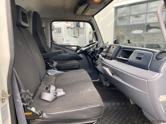 Vrachtwagen met bakwagen FUSO Canter 7C15 Koffer mit Ladebordwand