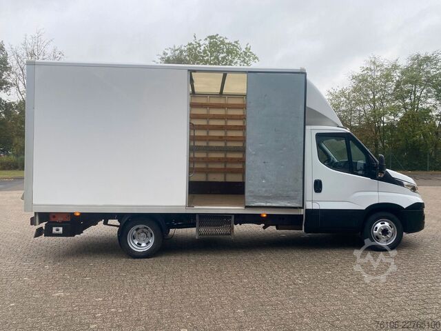 Vrachtwagen met bakwagen IVECO Daily 35C14 Hi-Matic Koffer mit Ladebordwand