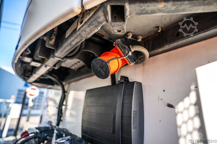 Gekoeld/bevroren transport KAESSBOHRER Kässbohrer +CARRIER 1350