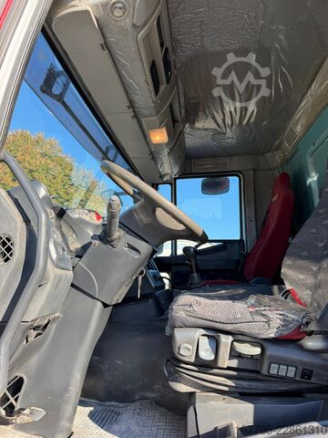 Camion malaxeur à béton Iveco trakker