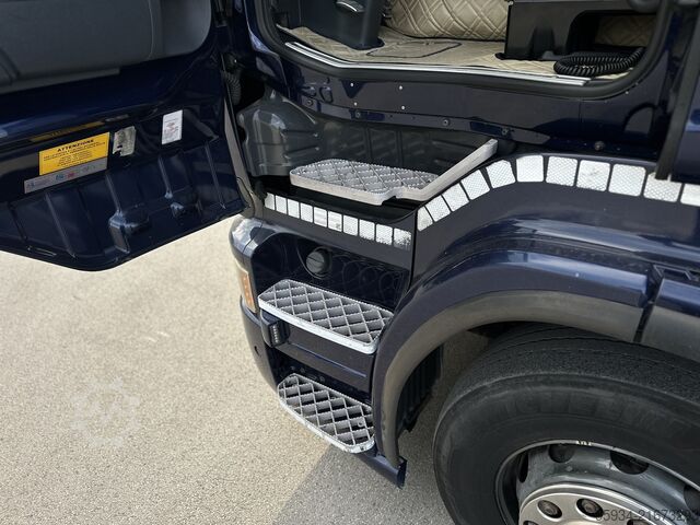 Tractor estándar SCANIA R 560