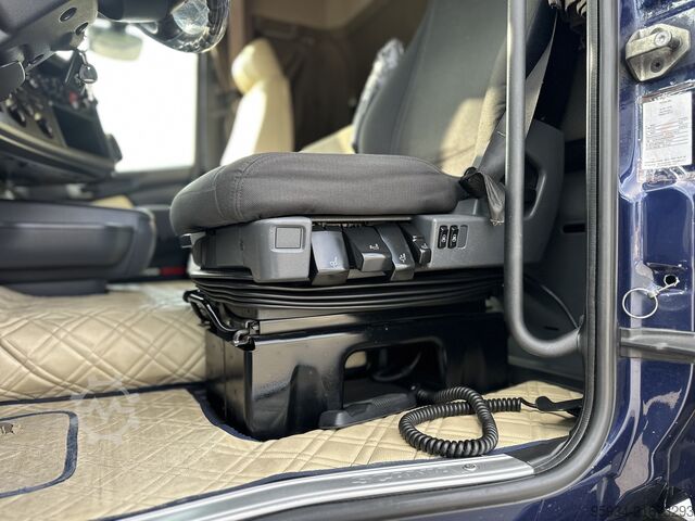 Tractor estándar SCANIA R 560