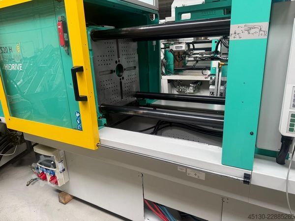 Machine de moulage par injection Arburg 520H 1500-800 e²