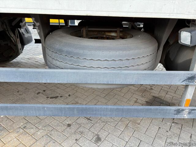 BE semi-trailer Schmitz SKO 18 + STUURAS + LOADLIFT + CARRIER