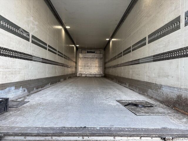 BE semi-trailer Schmitz SKO 18 + STUURAS + LOADLIFT + CARRIER