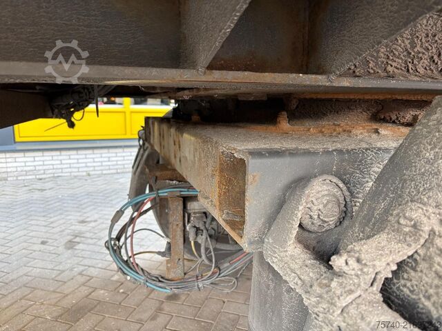 BE semi-trailer Schmitz SKO 18 + STUURAS + LOADLIFT + CARRIER