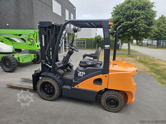 Forklift DOOSAN D35