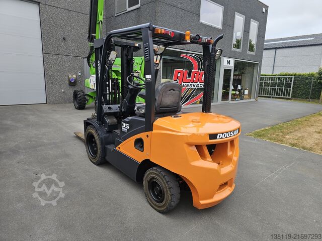 Forklift DOOSAN D35