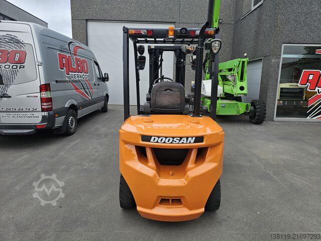 Forklift DOOSAN D35