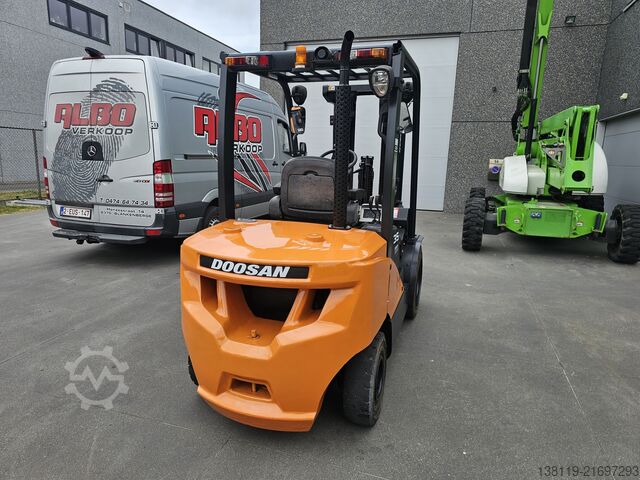 Forklift DOOSAN D35