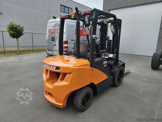 Forklift DOOSAN D35
