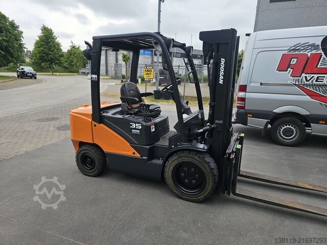 Forklift DOOSAN D35