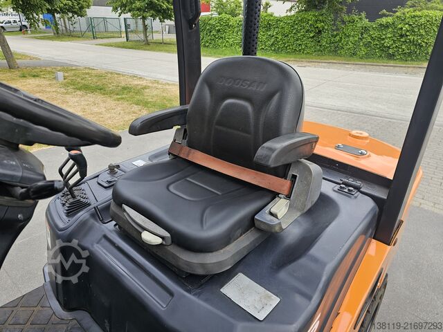 Forklift DOOSAN D35