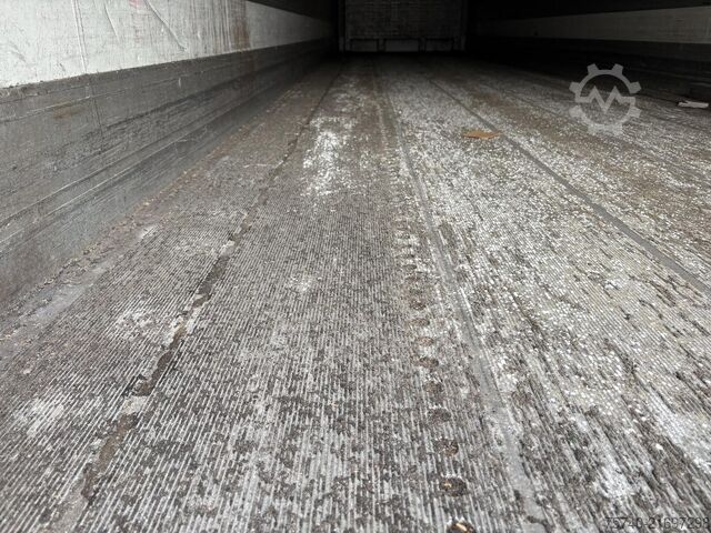 Refrigerated/freezer transport Schmitz SKO 18/LZG + STUURAS + LOADLIFT + CARRIER