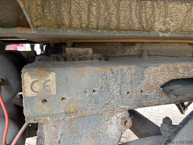 Transport frigorifique Schmitz 2 axles + STUURAS + LOADLIFT + CARRIER MAXIMA 1300