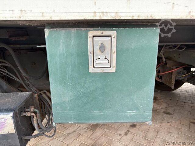 Transport frigorifique Schmitz 2 axles + STUURAS + LOADLIFT + CARRIER MAXIMA 1300