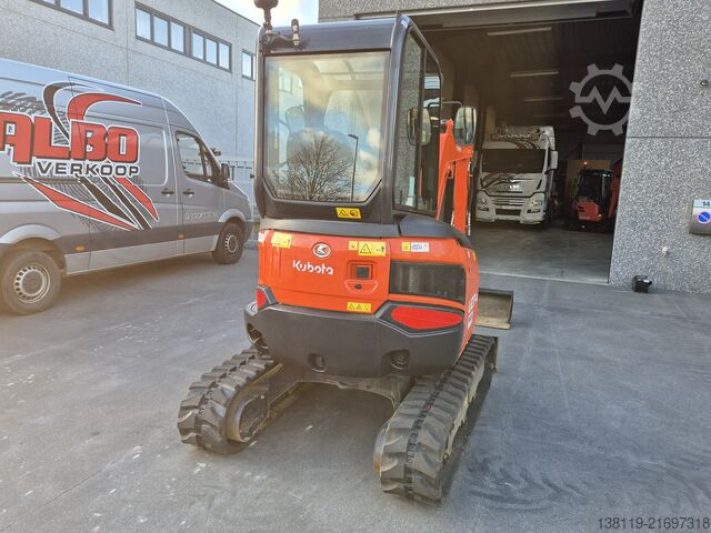 Mini excavator Kubota u27-4