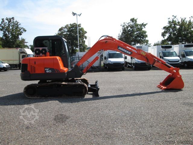 Excavator pe şenile DOOSAN DX60*38 KW*YANMAR MOTOR*