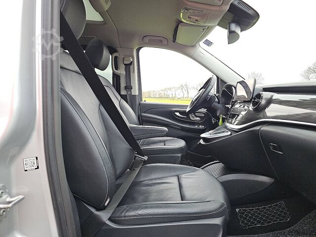 Transporte de pasajeros MERCEDES-BENZ EQV 300 7-Zits Pano Navi L2!