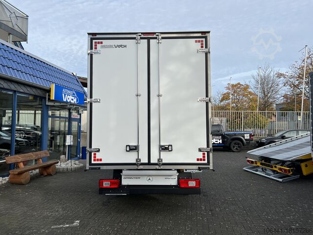 Transporter met koffer MERCEDES-BENZ Sprinter 519 Möbelkoffer mit Türen