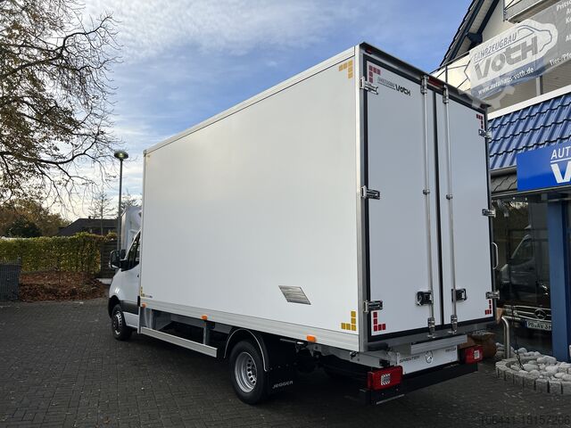 Transporter met koffer MERCEDES-BENZ Sprinter 519 Möbelkoffer mit Türen