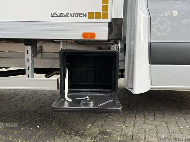 Transporter met koffer MERCEDES-BENZ Sprinter 519 Möbelkoffer mit Türen