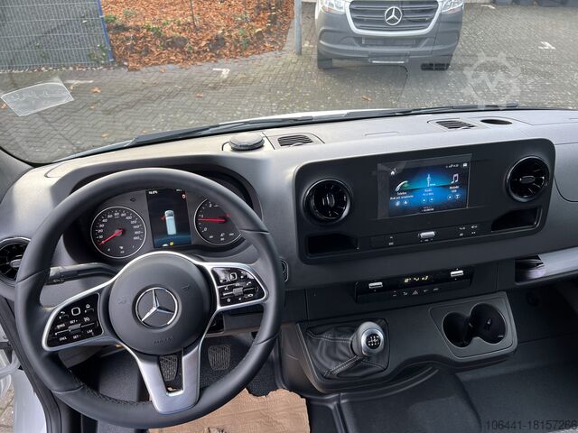 Transporter met koffer MERCEDES-BENZ Sprinter 519 Möbelkoffer mit Türen