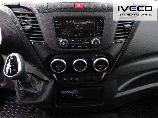 Vrachtwagen met bakwagen IVECO Daily 70C18HA8/P Koffer/LBW Klima, NL 3183kg