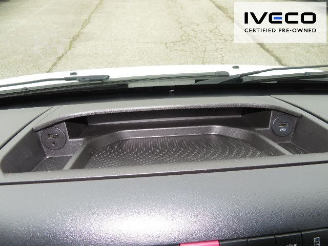 Vrachtwagen met bakwagen IVECO Daily 70C18HA8/P Koffer/LBW Klima, NL 3183kg