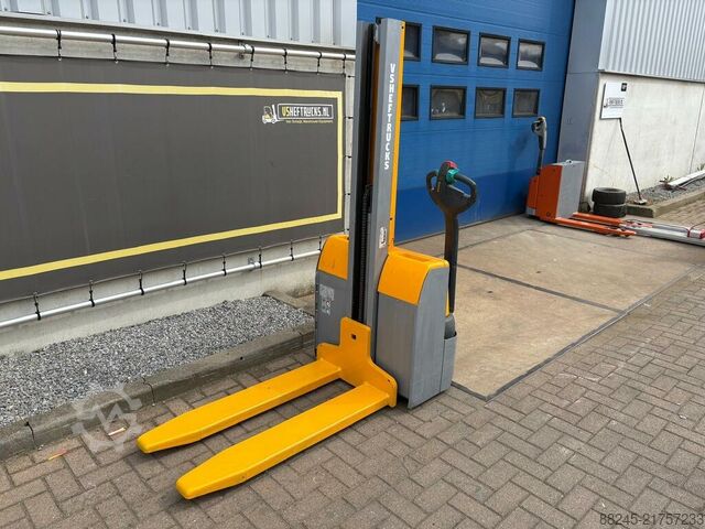 Kompaktstapler Jungheinrich EMC110 VS-22832 JUNGHEINRICH EMC110