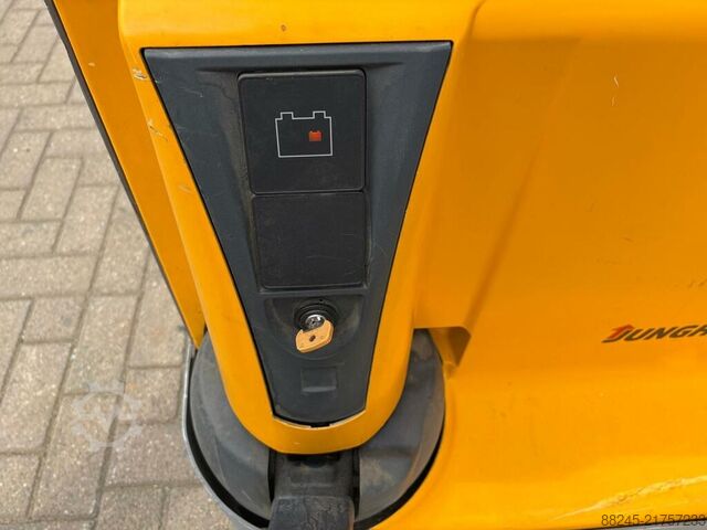 Kompaktstapler Jungheinrich EMC110 VS-22832 JUNGHEINRICH EMC110