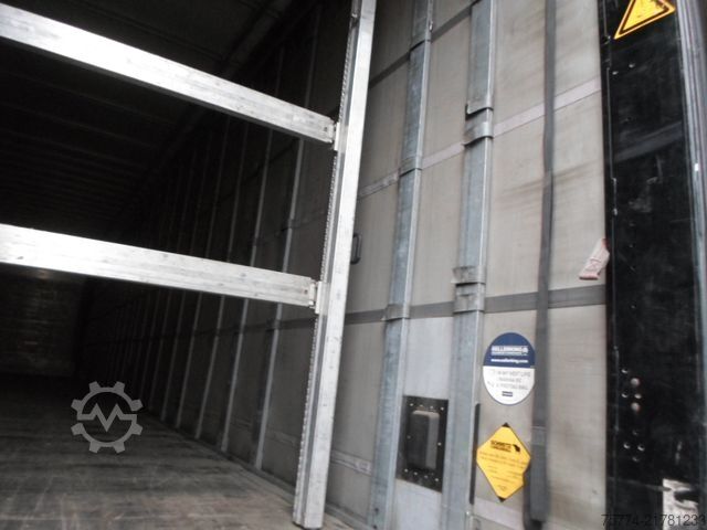 Drankaanhangwagens SCHMITZ CARGOBULL Getränke/ Mega/ Speed Curtain / 3000mm Innenhöhe