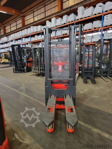 Στοίβαξη παλετών Linde L 14 AP