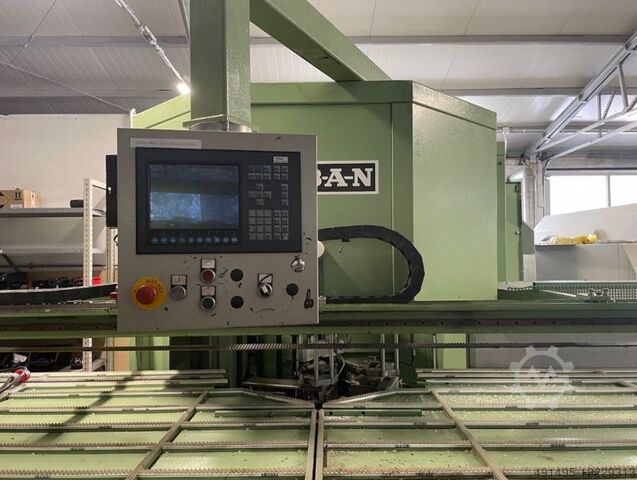 Stroj na čištění rohů Urban SV 530