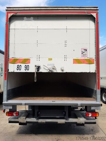 Bestelwagen en vrachtwagen met achterklep Renault D 14-240