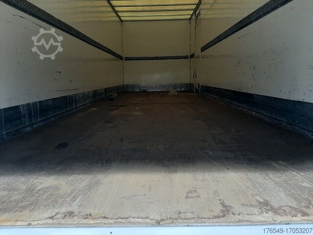 Bestelwagen en vrachtwagen met achterklep Renault D 14-240