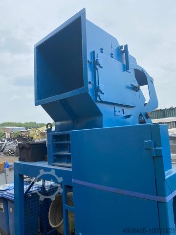 Plastic processing machine Satrind K8/25 Twin shaft shredder