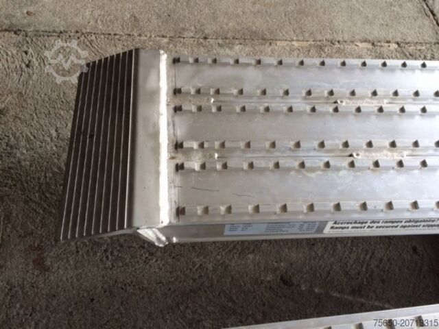 Remorcă basculantă trilaterală NEU Auffahrrampen, Alurampen,Verladerampen, 8 to Länge 3,25m