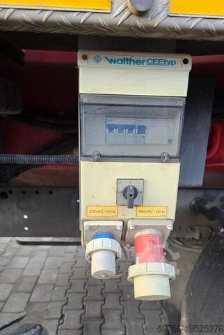 Op vrachtwagen gemonteerd platform Palfinger P900