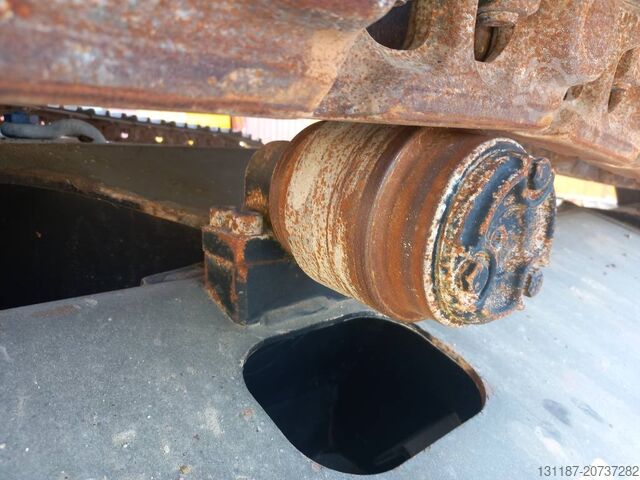 Crawler excavator Hitachi ZX220LC (Abu Dhabi)