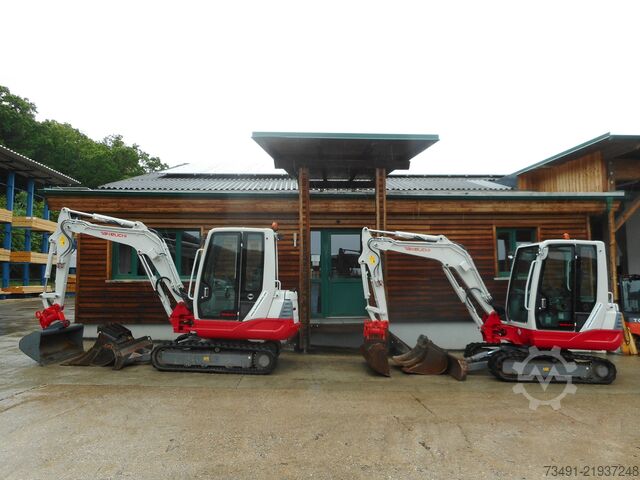 Minibagr Takeuchi TB 235 mit POWERTILT