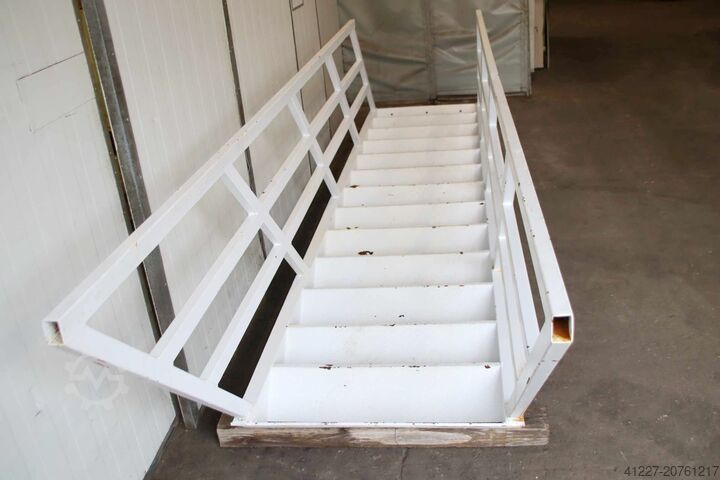 Stalowe schody Stahl 13-stufig Höhe 2980 mm