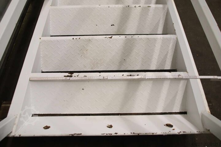 Stalowe schody Stahl 13-stufig Höhe 2980 mm