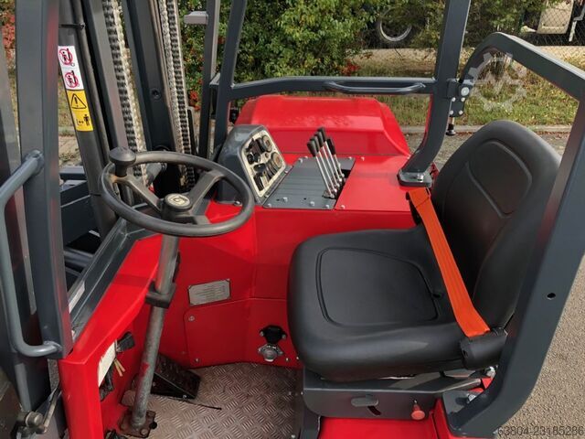 Truck mounted forklift Moffett M4 25.4